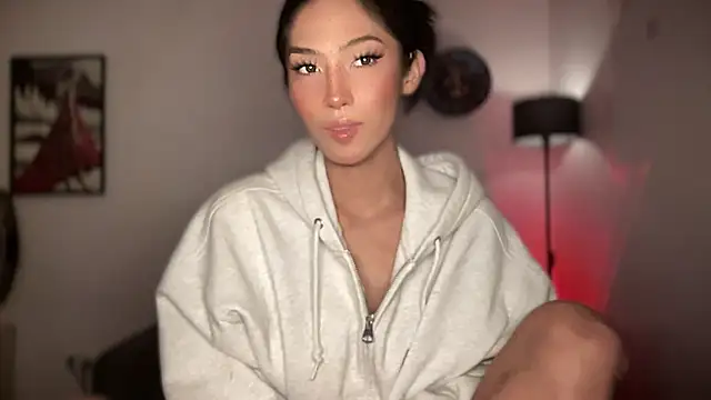 Bella Gordon online show from May 13, 2026, 3:57 am