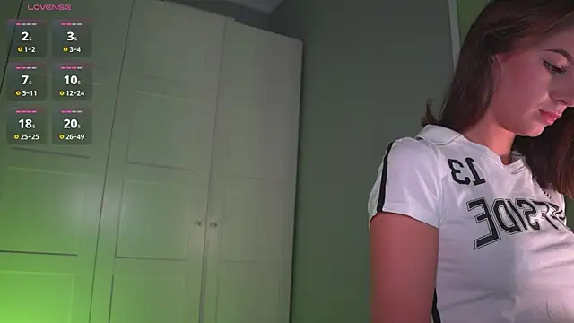 -JuicyMolly- online show from October 4, 2025, 3:46 pm