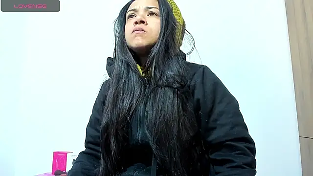 Snapshot of Bessie32 chatting on December 18, 2025, 10:52 am Bessie32 online show from December 18, 2025, 10:52 am