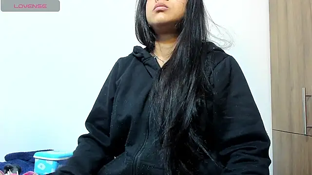 Snapshot of Bessie32 chatting on December 2, 2025, 10:17 am Bessie32 online show from December 2, 2025, 10:17 am