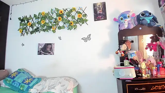 mensia hernandz online show from June 9, 2026, 1:12 pm