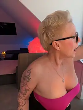 German Milf online show from November 8, 2025, 1:47 pm