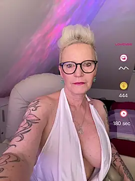 German Milf online show from May 30, 2026, 12:44 pm