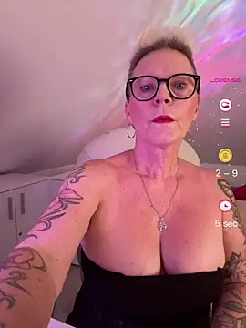 German Milf online show from July 31, 2026, 2:37 pm
