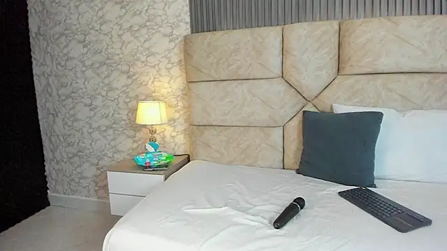 Cris  sweet online show from September 27, 2025, 12:11 pm