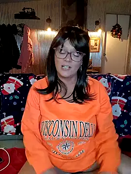 cowgirlc online show from December 7, 2024, 2:03 am