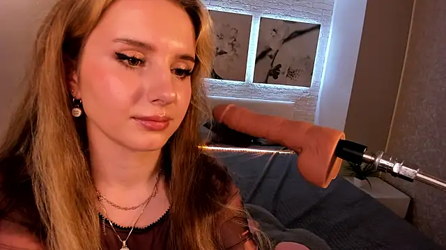 Betty June online show from October 3, 2025, 8:54 pm