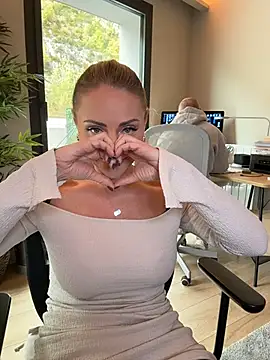 EmaSalis online show from November 10, 2025, 11:15 am