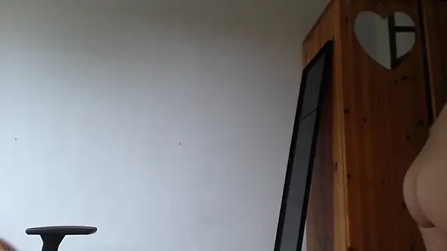 Snapshot of Lisakisss chatting on May 9, 2026, 6:17 am Lisakisss online show from May 9, 2026, 6:17 am