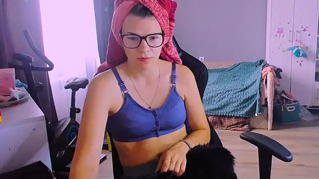 MollyLollipop online show from August 6, 2026, 7:36 am