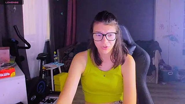 MollyLollipop online show from August 4, 2026, 3:44 am