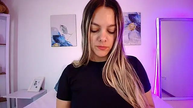 Snapshot of Isabella_Harley chatting on June 19, 2026, 1:50 pm Isabella Harley online show from June 19, 2026, 1:50 pm