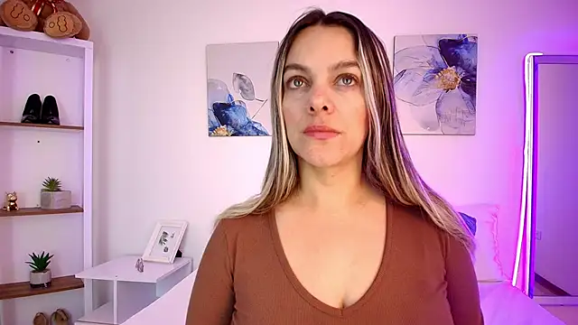 Snapshot of Isabella_Harley chatting on June 5, 2026, 1:17 pm Isabella Harley online show from June 5, 2026, 1:17 pm