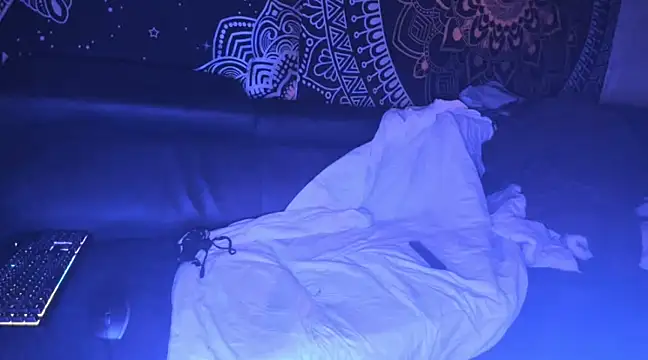 slankecrosdresser online show from March 9, 2025, 1:25 am