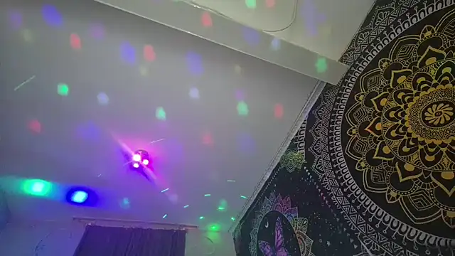 slankecrosdresser online show from March 28, 2026, 11:00 am