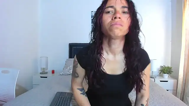 ZulyMichels online show from October 6, 2025, 1:12 pm