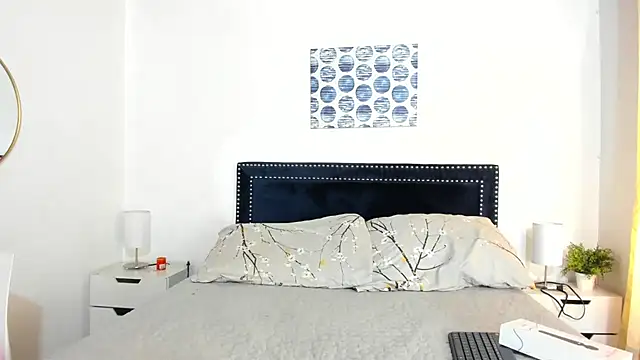 ZulyMichels online show from October 17, 2025, 12:18 pm