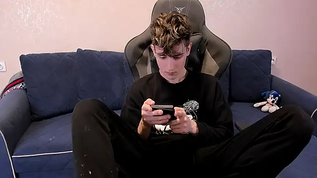 James Mills online show from October 2, 2025, 7:50 pm