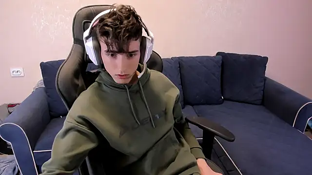 James Mills online show from October 31, 2025, 6:15 pm