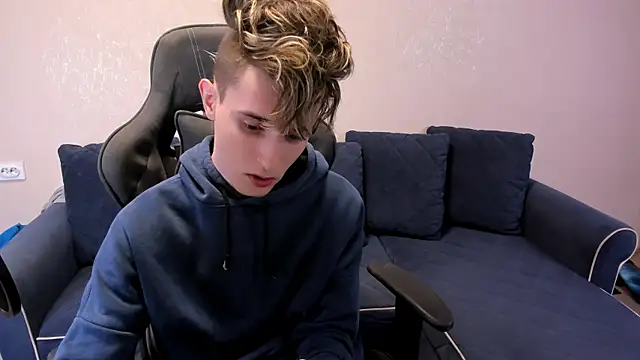 James Mills online show from November 11, 2025, 6:58 pm