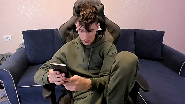 James Mills online show from October 29, 2025, 7:24 pm