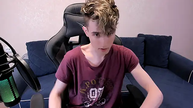 James Mills online show from November 7, 2025, 8:24 pm