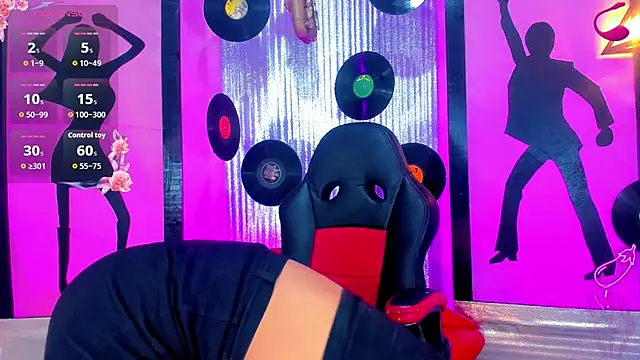 nickyminach  online show from October 13, 2025, 7:26 pm