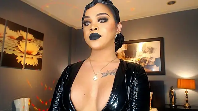 Snapshot of MarryQueen22 chatting on March 10, 2026, 1:20 am MarryQueen22 online show from March 10, 2026, 1:20 am