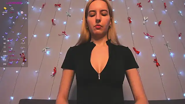 Snapshot of Fire_moth chatting on February 3, 2026, 8:41 am Fire moth online show from February 3, 2026, 8:41 am