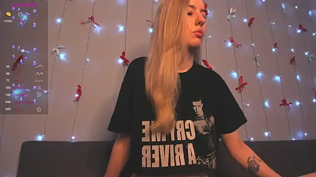 Snapshot of Fire_moth chatting on January 19, 2026, 6:17 am Fire moth online show from January 19, 2026, 6:17 am