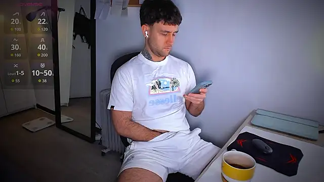 Snapshot of HonestAndrew chatting on February 7, 2026, 11:40 am HonestAndrew online show from February 7, 2026, 11:40 am