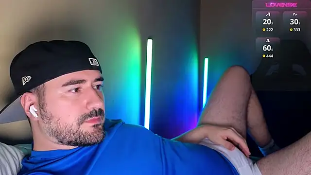 Snapshot of DominantTheo chatting on March 4, 2026, 3:58 am DominantTheo online show from March 4, 2026, 3:58 am