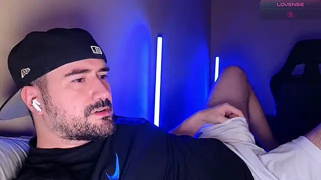 Snapshot of DominantTheo chatting on March 23, 2026, 3:50 am DominantTheo online show from March 23, 2026, 3:50 am