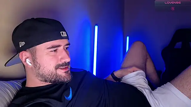 Snapshot of DominantTheo chatting on March 22, 2026, 3:43 am DominantTheo online show from March 22, 2026, 3:43 am