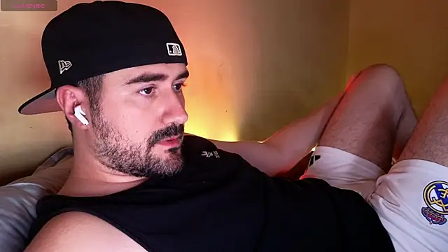 DominantTheo online show from December 16, 2025, 3:44 am