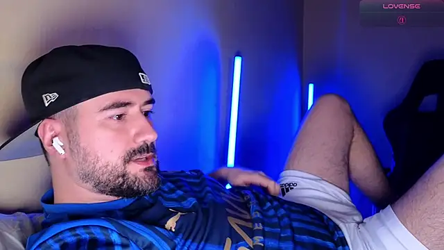 DominantTheo online show from April 23, 2026, 3:35 am