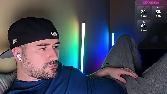 Snapshot of DominantTheo chatting on March 11, 2026, 4:06 am DominantTheo online show from March 11, 2026, 4:06 am