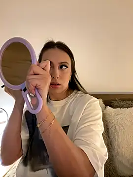 Eva Ryen online show from October 31, 2025, 6:04 pm