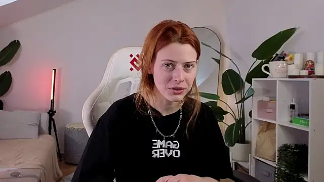 doll lesli online show from October 9, 2025, 9:21 am