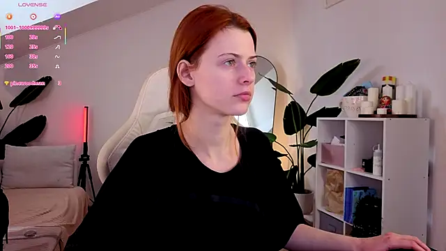 doll lesli online show from December 3, 2025, 9:53 am