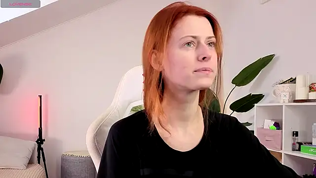 doll lesli online show from September 19, 2025, 6:28 am