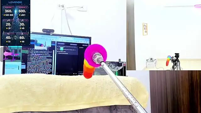 Paulina Davis  online show from December 23, 2025, 12:54 am