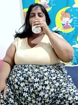 Snapshot of SusanaEshwar chatting on May 13, 2026, 6:59 pm SusanaEshwar online show from May 13, 2026, 6:59 pm