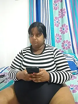 Snapshot of SusanaEshwar chatting on June 14, 2026, 3:35 pm SusanaEshwar online show from June 14, 2026, 3:35 pm