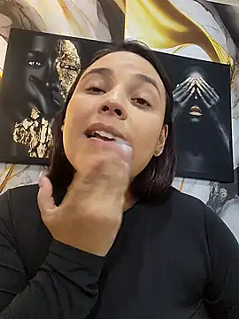 Snapshot of LizzRouse chatting on July 17, 2026, 9:45 pm LizzRouse online show from July 17, 2026, 9:45 pm