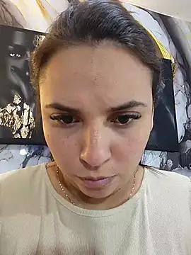 Snapshot of LizzRouse chatting on August 6, 2026, 9:10 pm LizzRouse online show from August 6, 2026, 9:10 pm