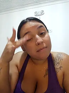Snapshot of LizzRouse chatting on July 24, 2026, 9:22 pm LizzRouse online show from July 24, 2026, 9:22 pm