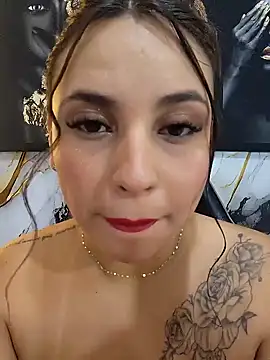 Snapshot of LizzRouse chatting on July 28, 2026, 10:31 pm LizzRouse online show from July 28, 2026, 10:31 pm