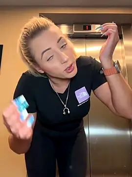 Strongqueen online show from September 25, 2025, 9:21 pm