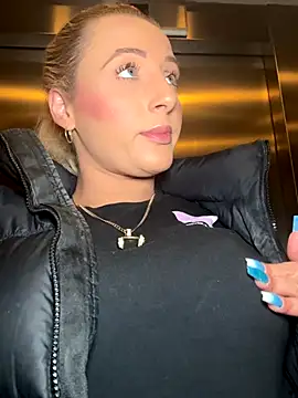 Strongqueen online show from September 18, 2025, 7:17 pm